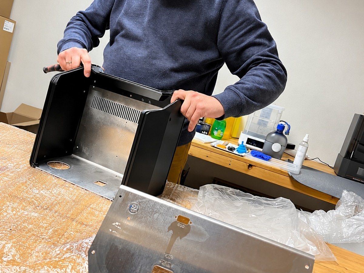 Assembling a sheet-metal enclosure — Mechanical assembly